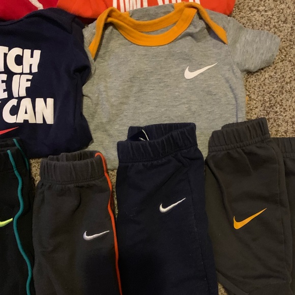 12 Nike long Sleeve Onesies with matching pants - Picture 4 of 6